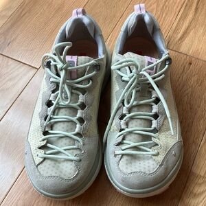 Deckers x Lab, Vibram soles Women's trail running Beige and Pink Sneakers 9.5